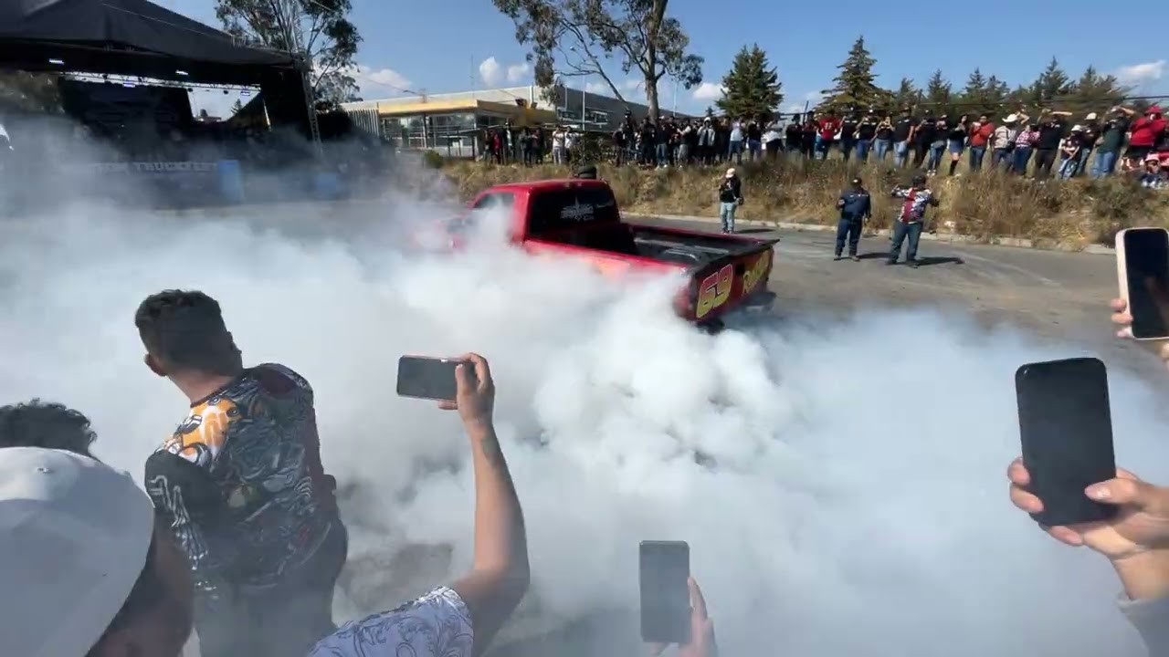 Quemando llanta Exclusivos Truck club 