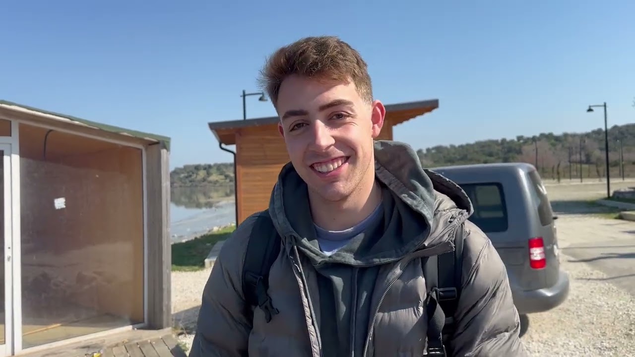 Turistë të huaj zgjedhin Zvërnecin për një shëtitje pranverore në Ditën e Verës