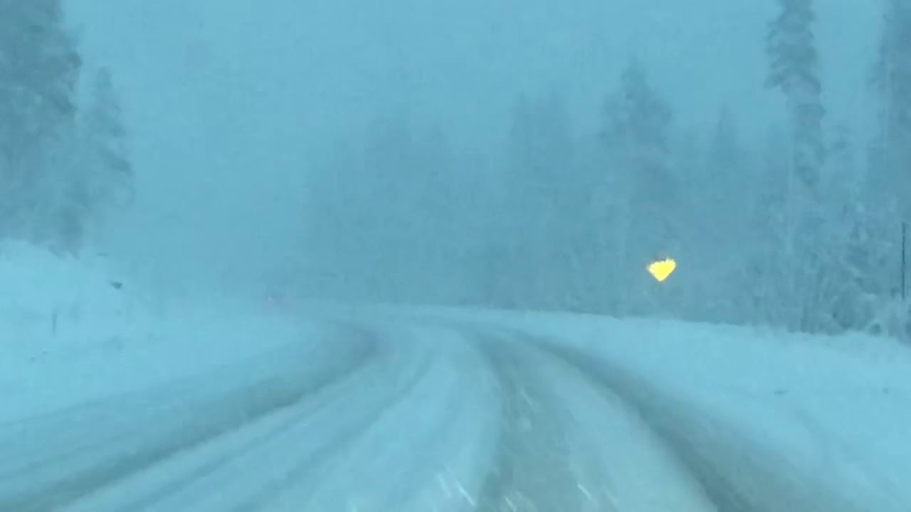 Crazy ‪HEAVY SNOW, big-time snowfall rates W of Truckee, California!