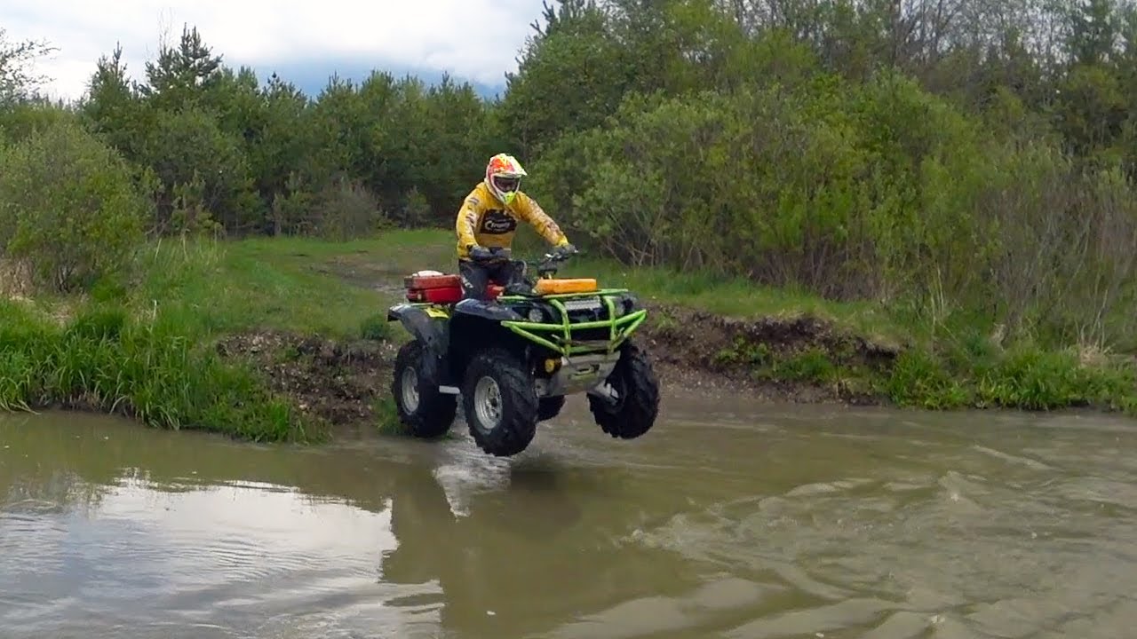 Yamaha Grizzly 700 прыгает в воду. Отлично прокатились !