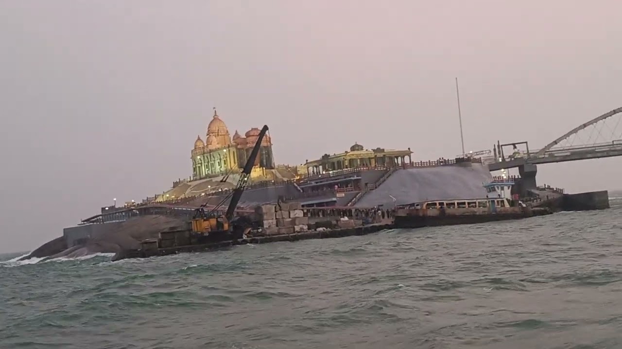 Samudra ke bich mein hamari Naiya  kaise gote kha rahi hai