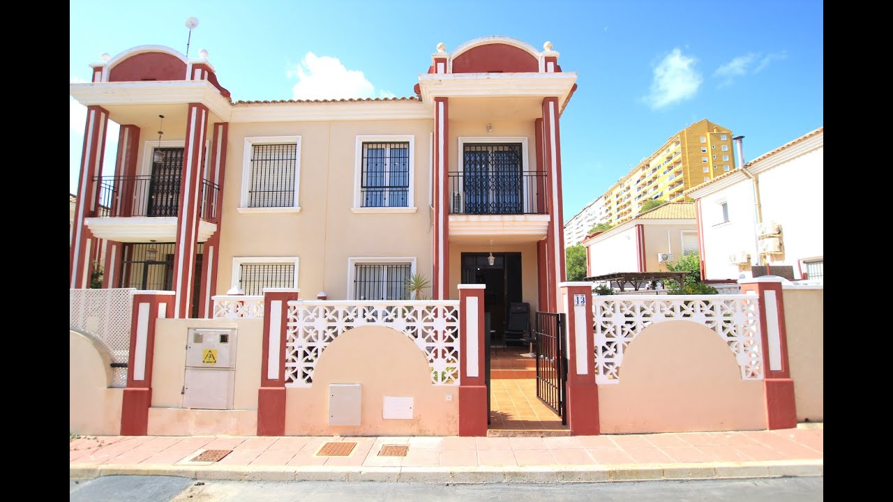 Casas Manuel Real Estate present this stylish 3 bed coastal semi for sale in Campoamor...