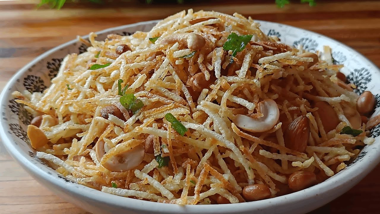 Crispy Aloo Laccha Namkeen Recipe | Homemade Potato Snack in Minutes | Sumi's Cooking Corner