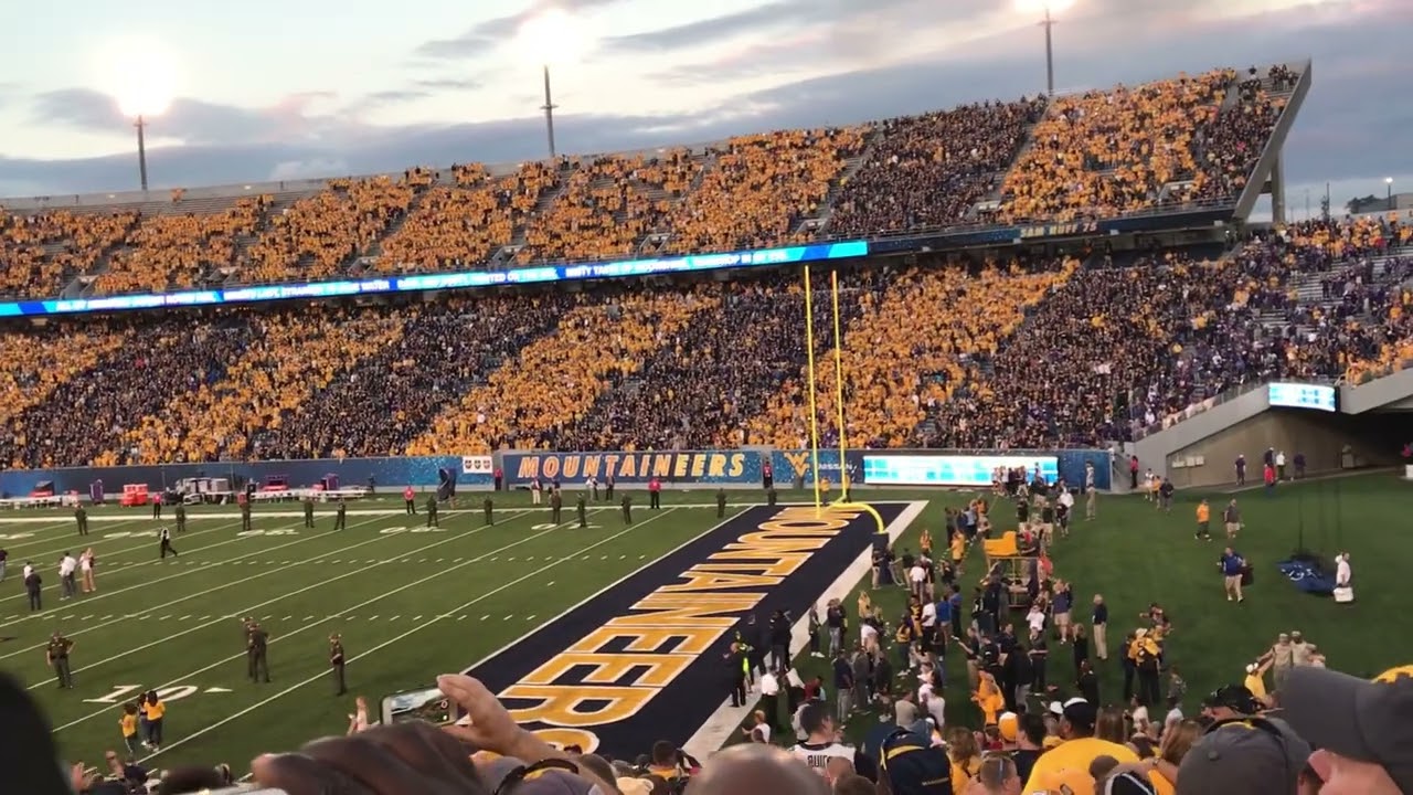 WVU fans singing Country Roads