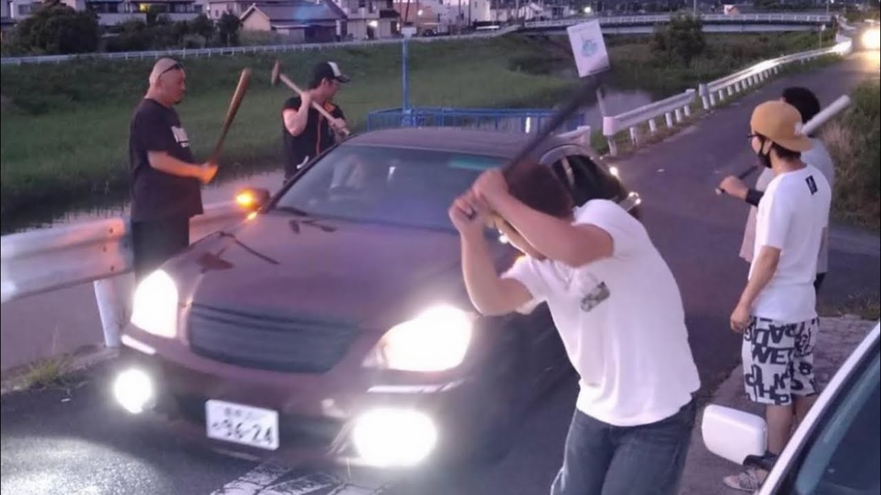 japonês maloqueiro  (líder do grupo 8kara)