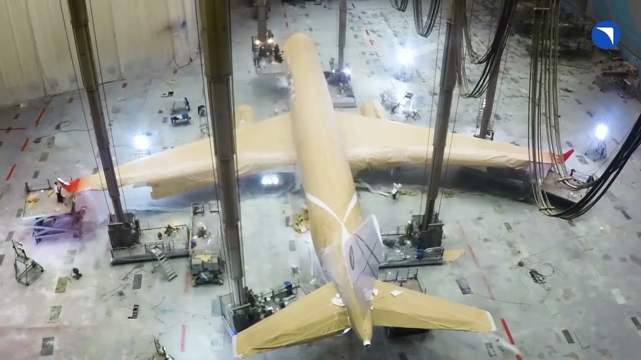 Покраска самолета Ту-214 в ливрею ОАК в Ульяновске