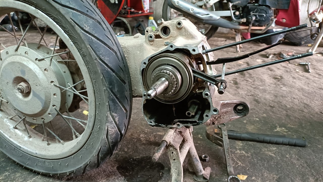 ผ่าเครื่องแยกชิ้นส่วนอัดก้านสูบ honda click