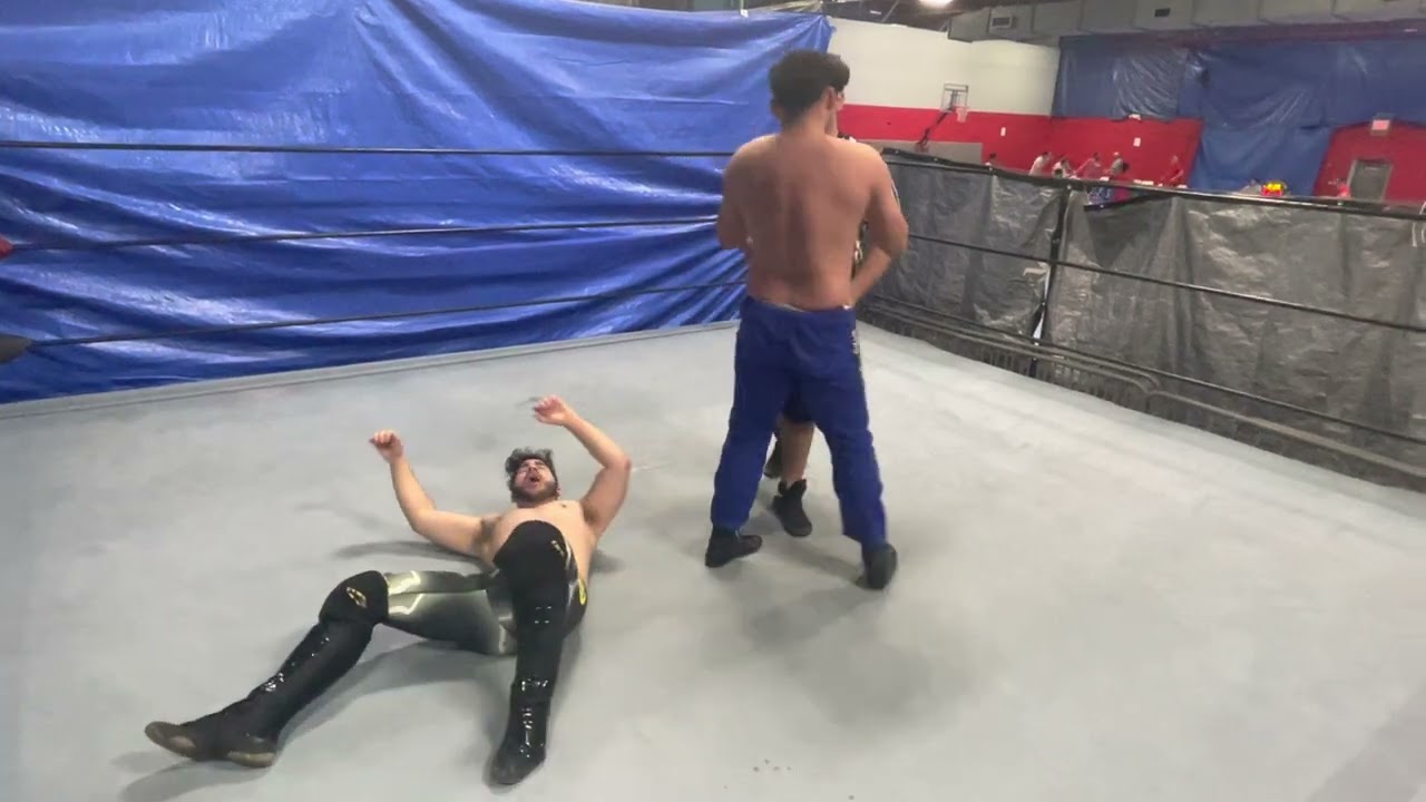 Warriors Showcase _ Ivan Garcia v Danny Storm