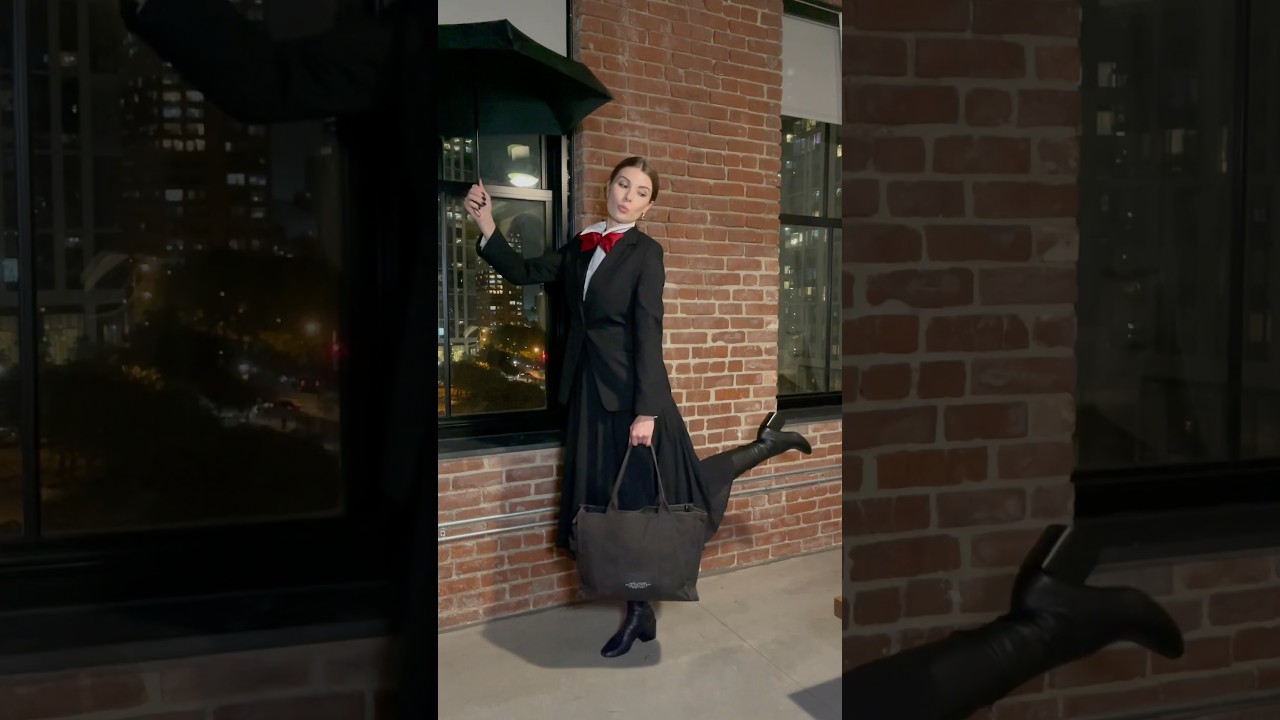 Last minute Halloween costume idea: Mary Poppins ☂️🎩