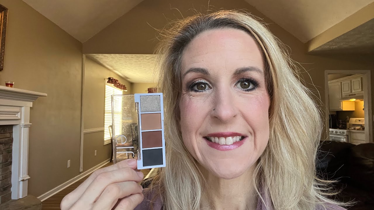 Requested Smokey eye w/ shimmer! #elfcosmetics #eyeshadow #grwm #odenseyecosmetics 