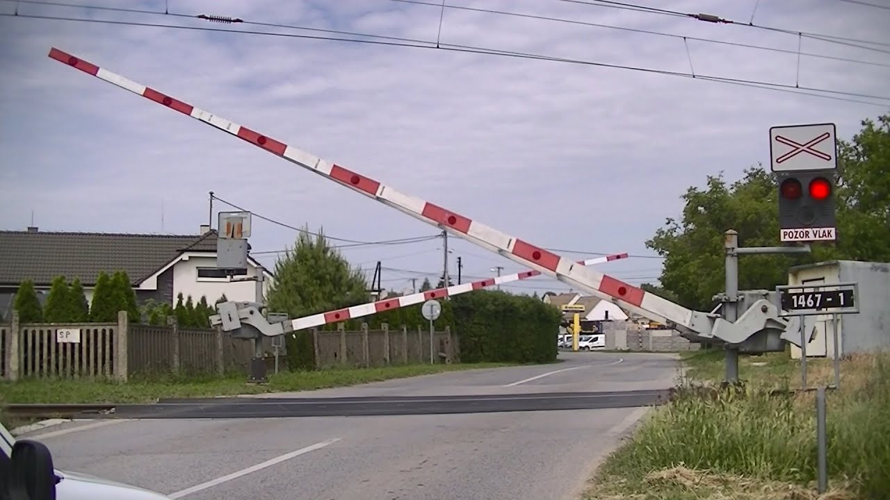 Spoorwegovergang Hurbanovo (SK) // Railroad crossing // Železničné priecestie