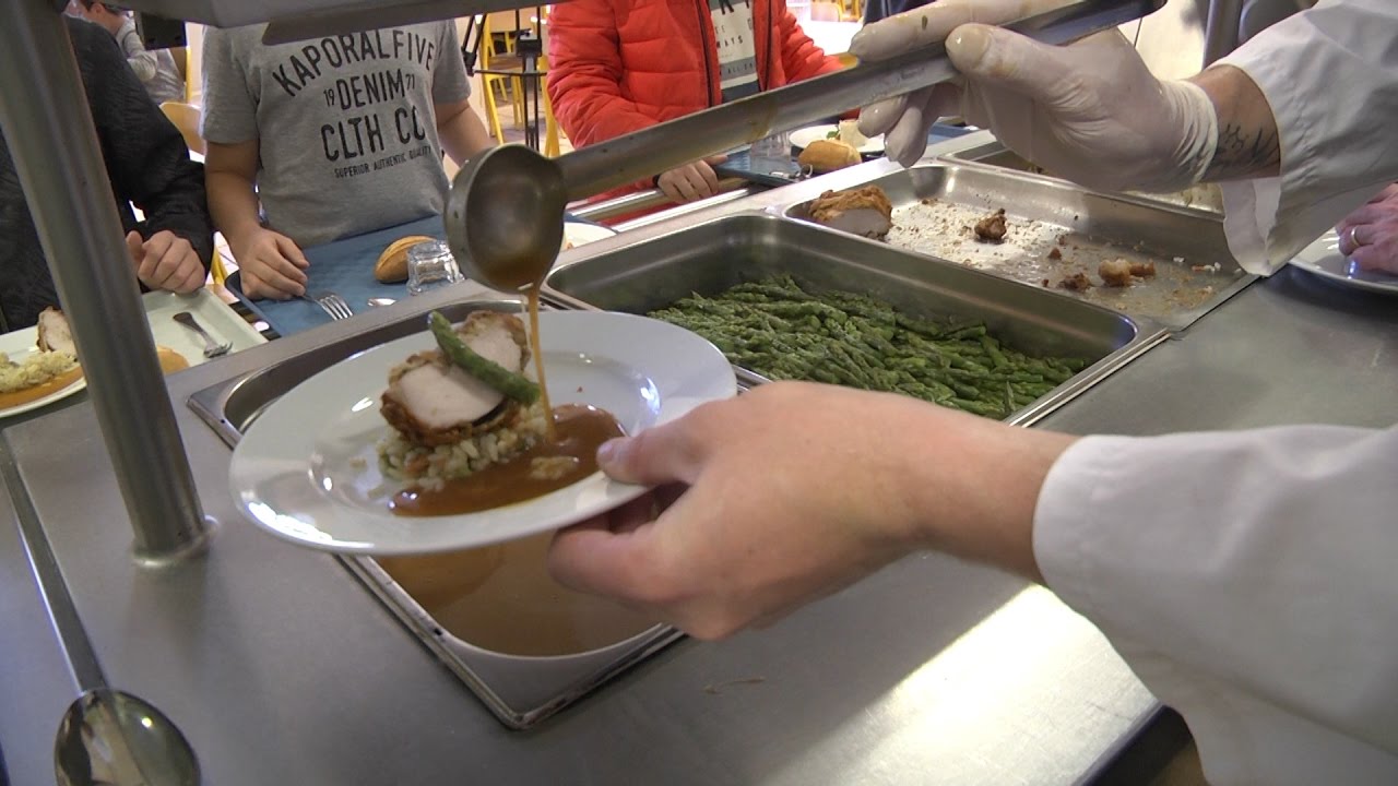Un repas de chef servi à la cantine du college Jeanne D'Arc :