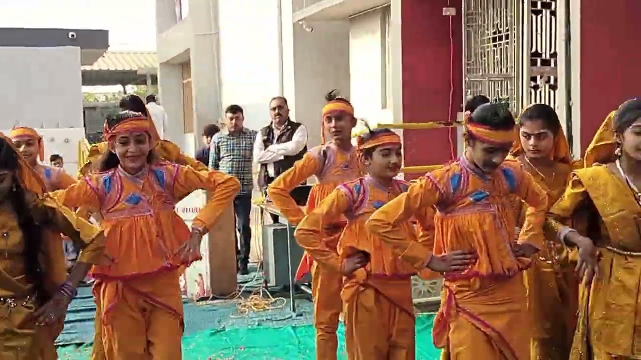 કેન્દ્રવર્તી શાળા માં ધ્વજ વંદન કાર્યક્રમ સથરા..........