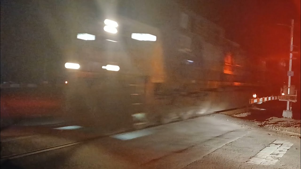 CSX M281 with 2 YN2 AC44CW at Candi Lane crossing Columbia SC on the CSX CN&L Subdivision