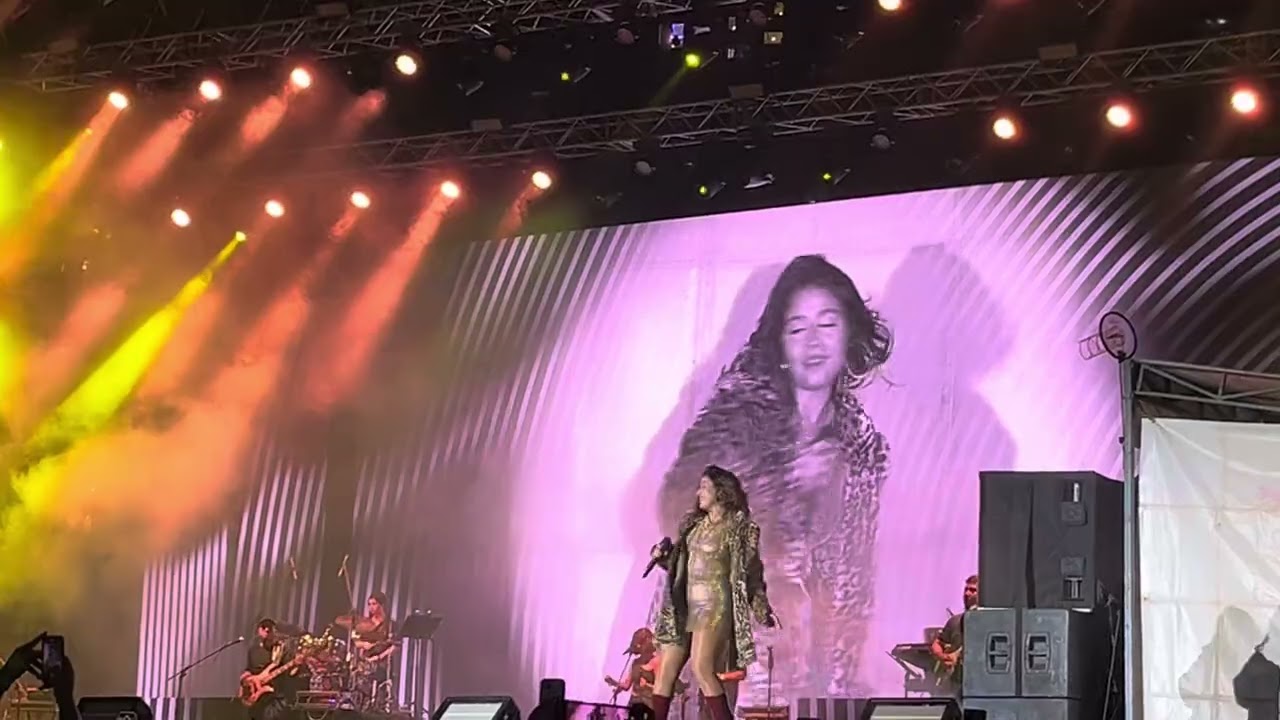 Sunidhi Chauhan performing at ‘I’m home’ concert at Bhartiya Mall of Bangalore