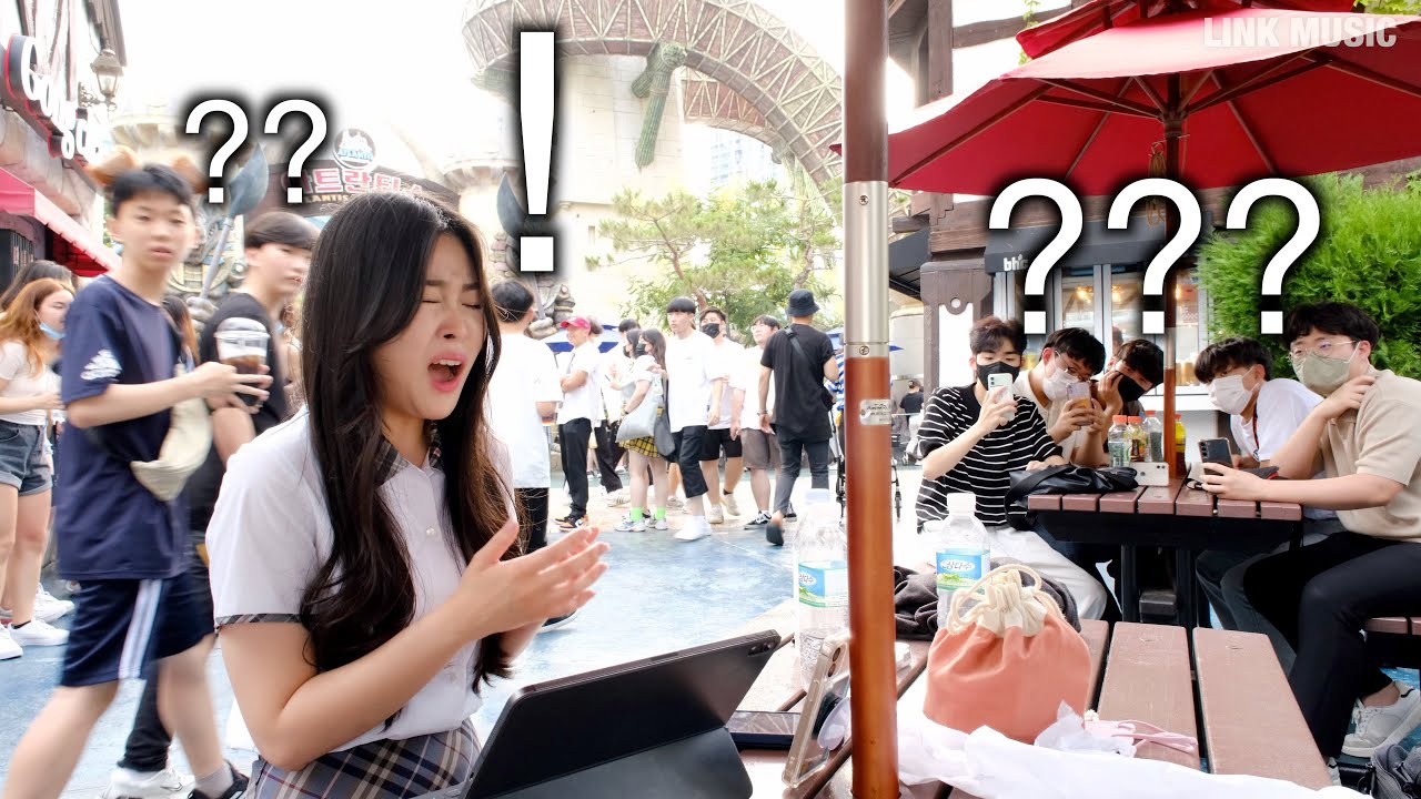 롯데월드에서 갑자기 이예준 '미친소리' 불렀는데 폭발하는 미친 고음 ㄷㄷ 뒤에 반응 보세요 ㅋㅋ (백예슬)