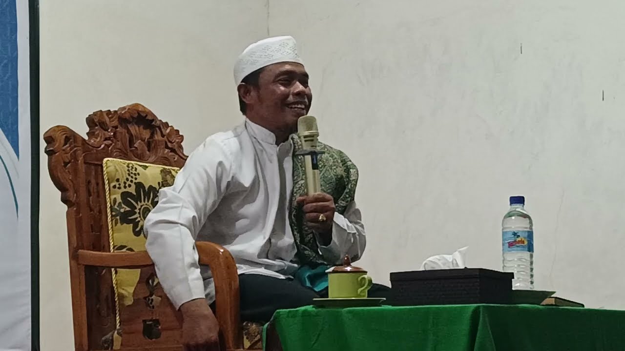 Tgh.Nizam Zohri Pimpinan Ypp Darunnajah dasan Gundul desa Menemeng.