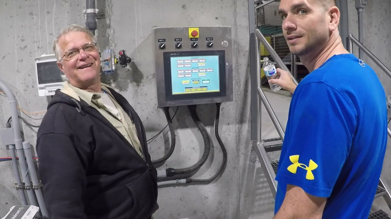 Recovering water and phosphorus from dairy manure