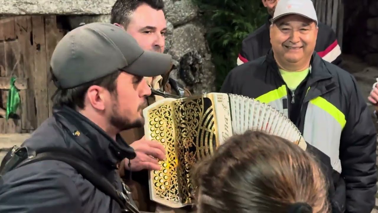Eu tenho um gato (que me caga a casa toda) | Urjalândia, Amares, Braga (Cantigas & Desgarradas)
