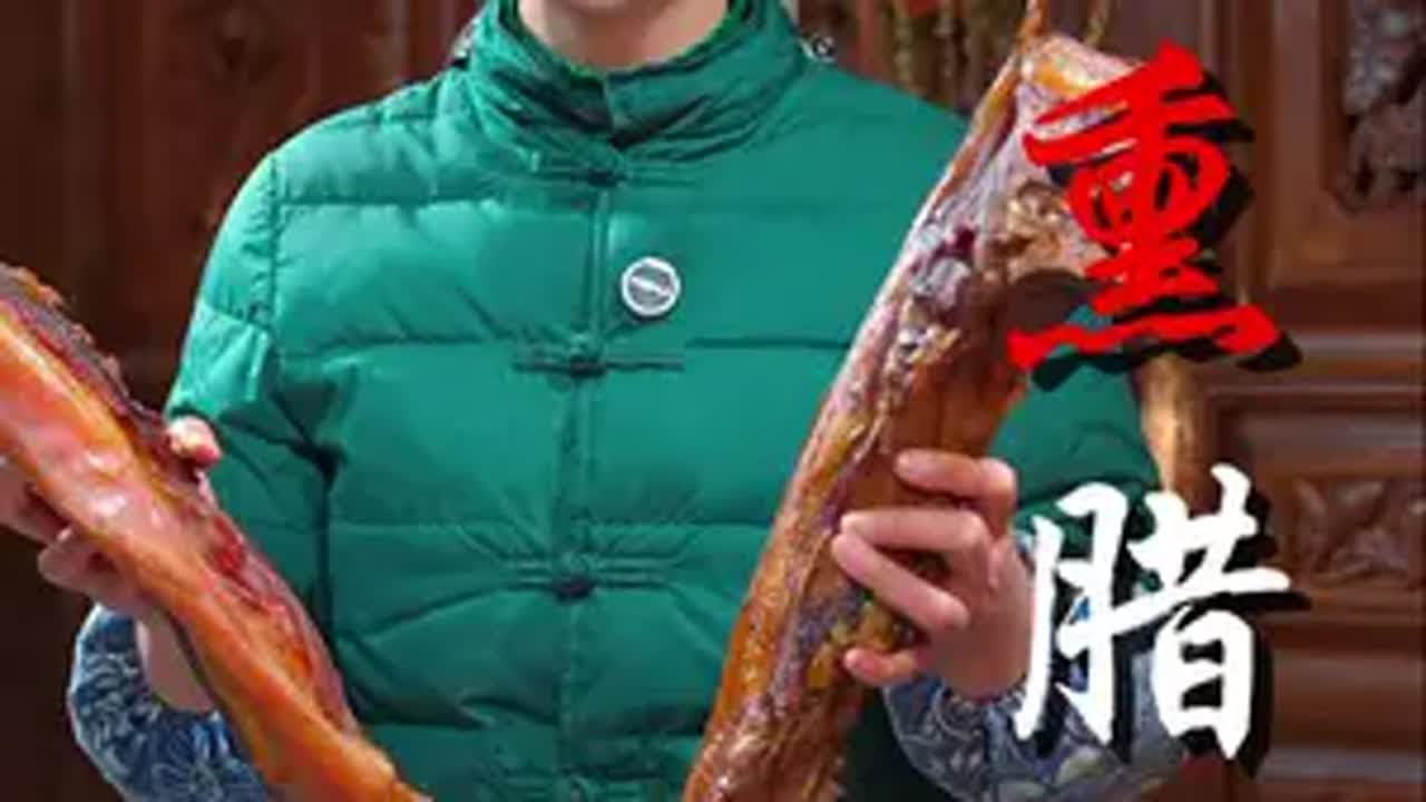客家烟熏腊肉的做法 又到了一年一度熏腊肉的季节了，也是过年餐桌上必不可少的一道主菜，今天详细分享一道我们江西客家人烟熏腊肉的做法，真的香气四溢，唇齿留香，特别好吃腊肉烟熏肉民间传统美食