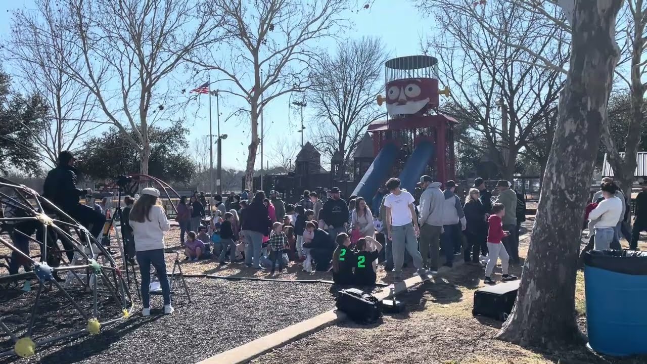Benbrook Residents say Goodbye to Iconic Robot at Castle Park with One Last Group Photo.