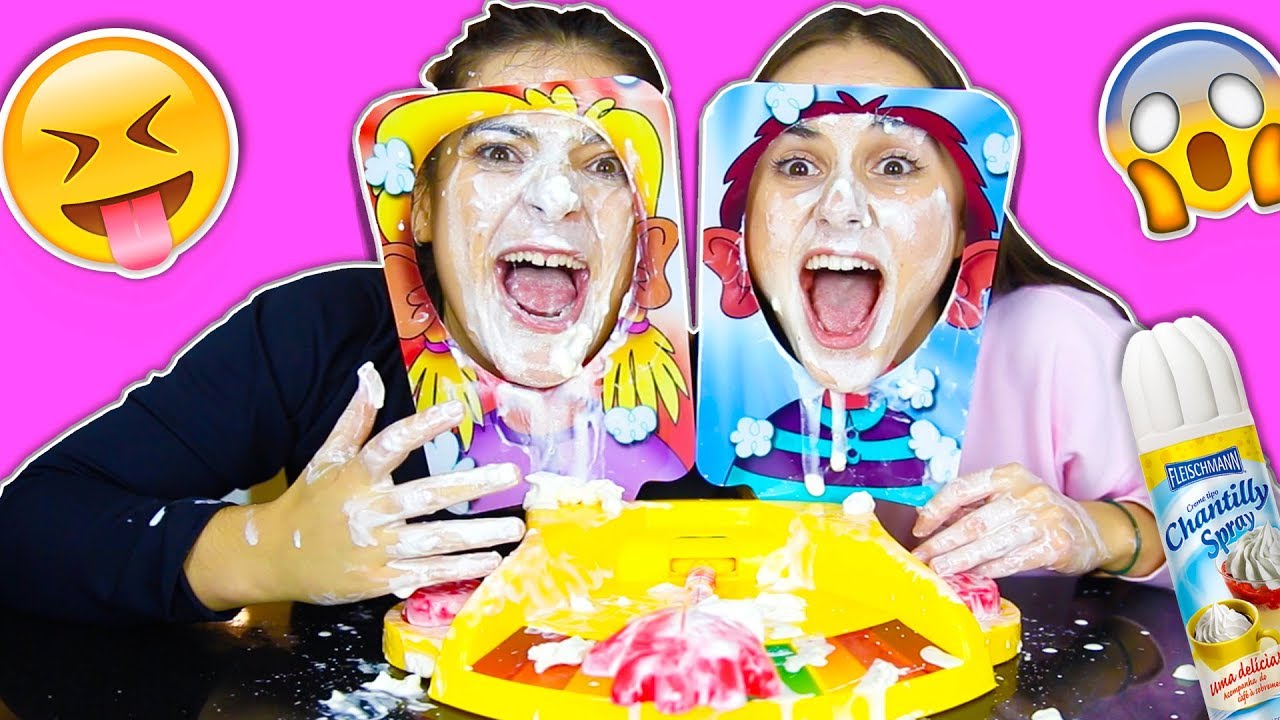 TORTA NA CARA COM PERGUNTAS!!!! 😱 (PIE FACE SHOWDOWN!)