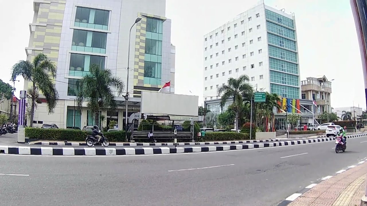 walking vlog on main street of the padang city jalan jendral sudirman kota padang
