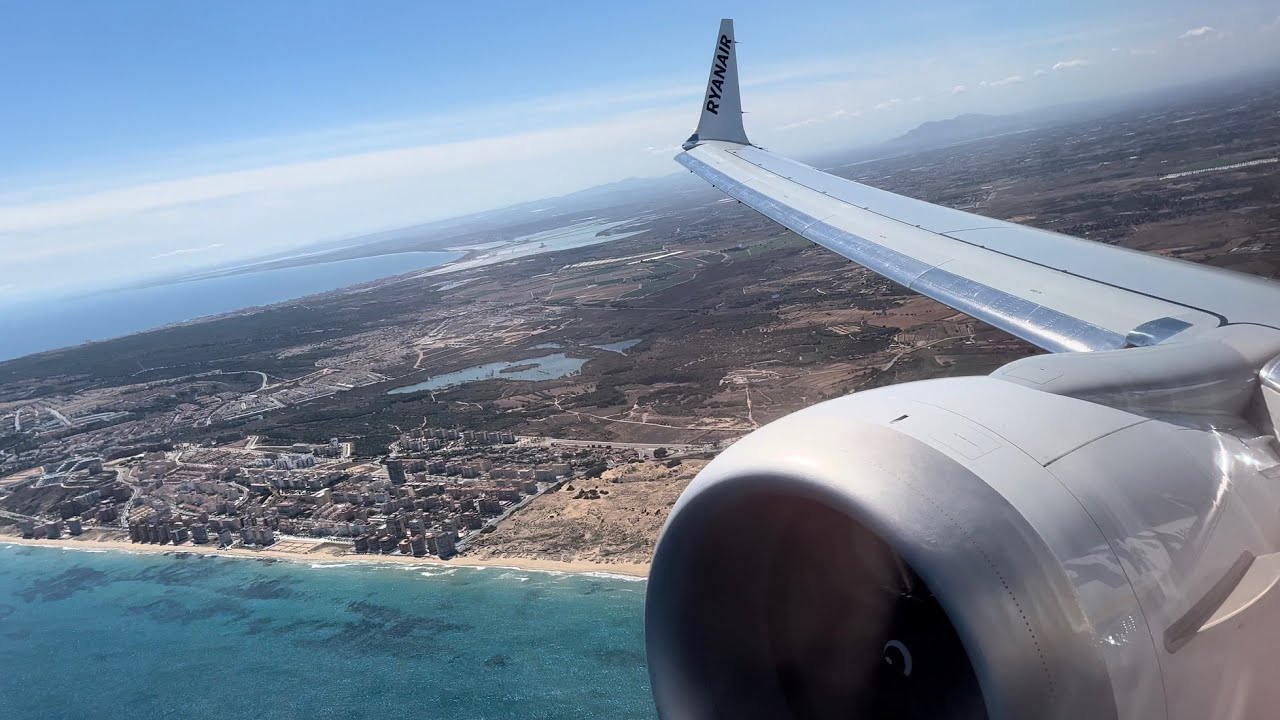 4K Ryanair B737 MAX Take off Alicante