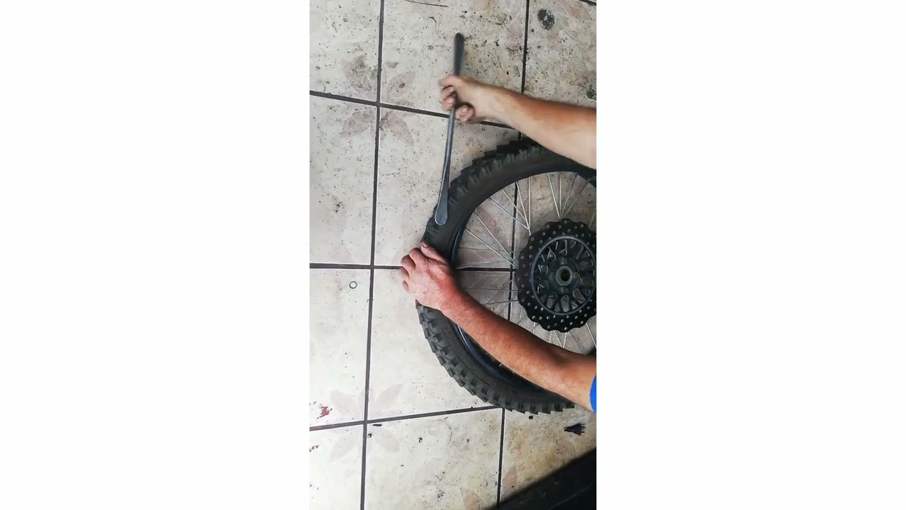 porque se le desprende el la valbula ala cámara de tu moto
