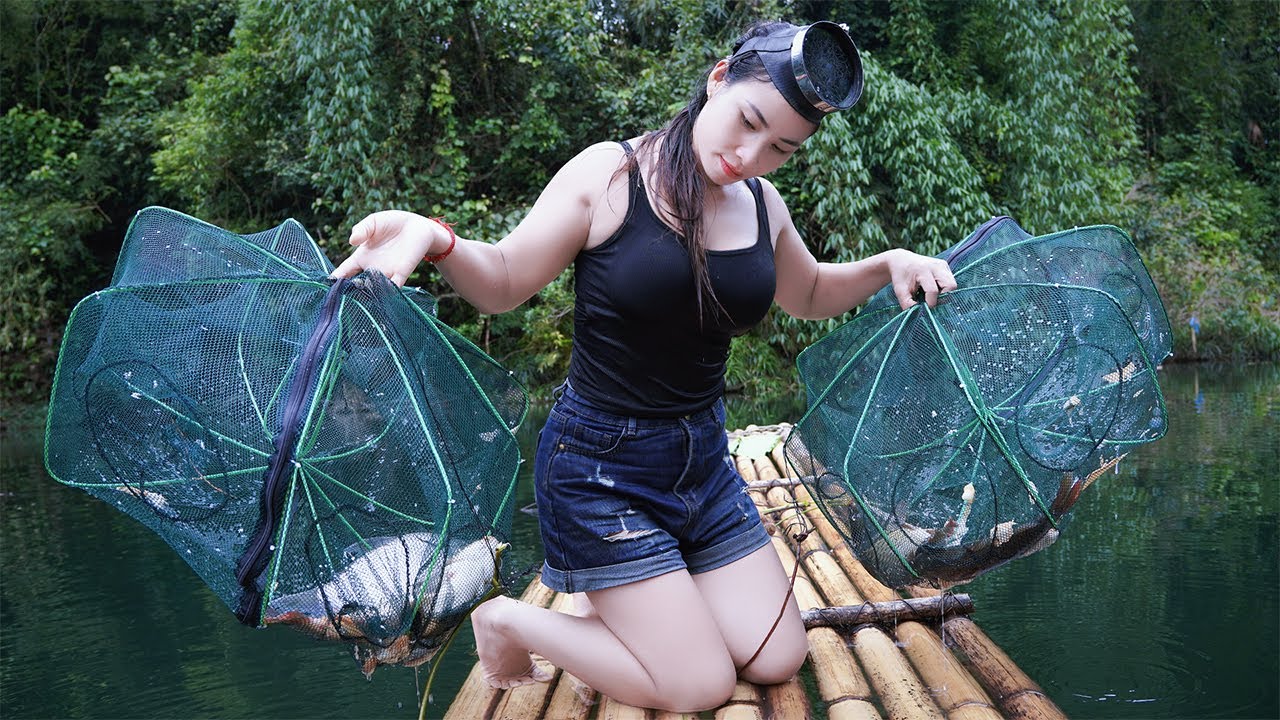 Bamboo Raft Fishing Adventure &ndash; Really Fun Survival Fishing, Fishing with Folding Nets