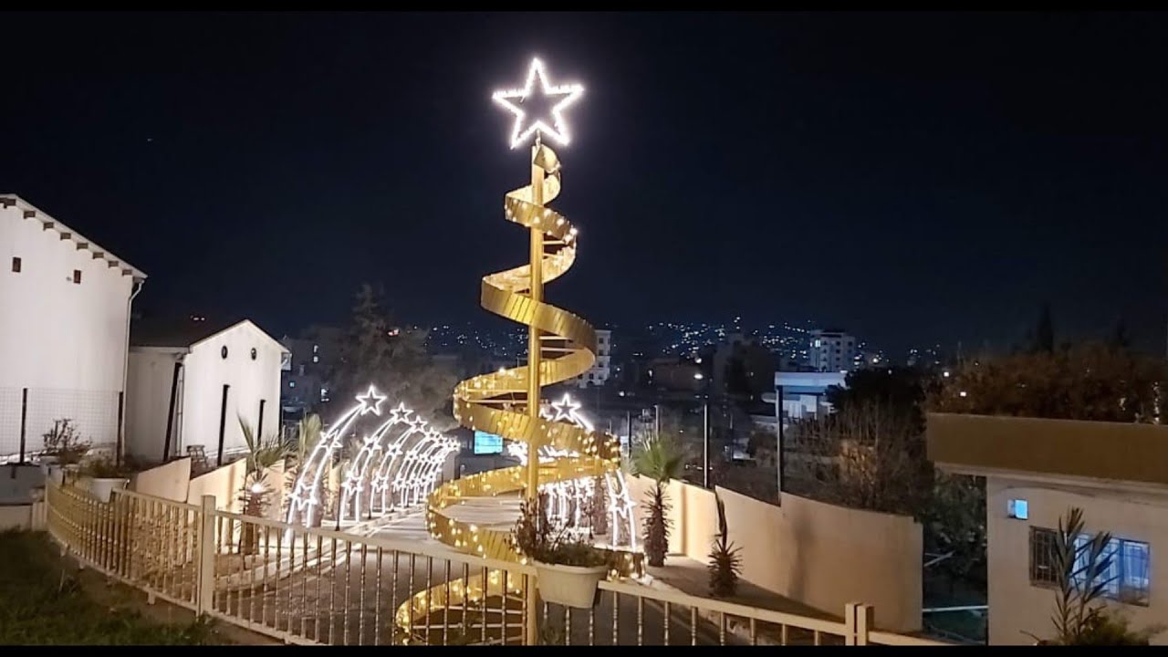 مراحل عملية اكمال زينة الميلاد في كنيسة مار ايث الاها لعيد الميلاد المجيد 16/12/2020.