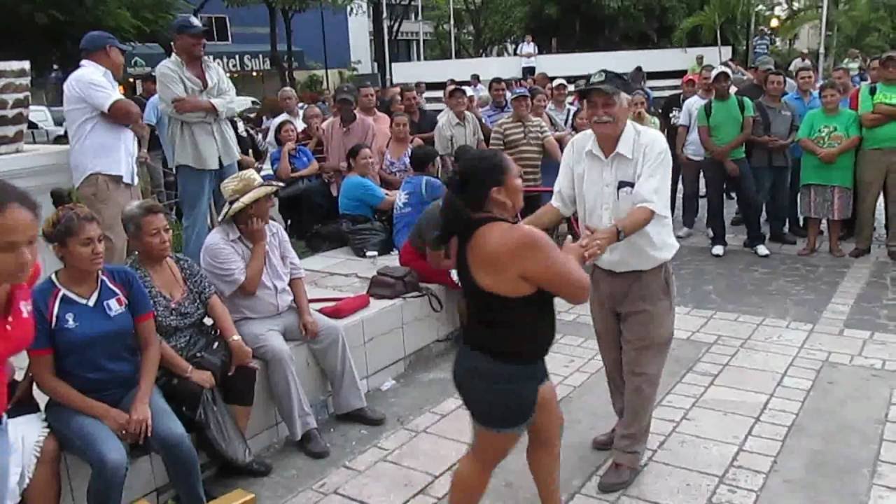 Bailando con la Marimba USULA Municipal, el 23 de agosto del 2016