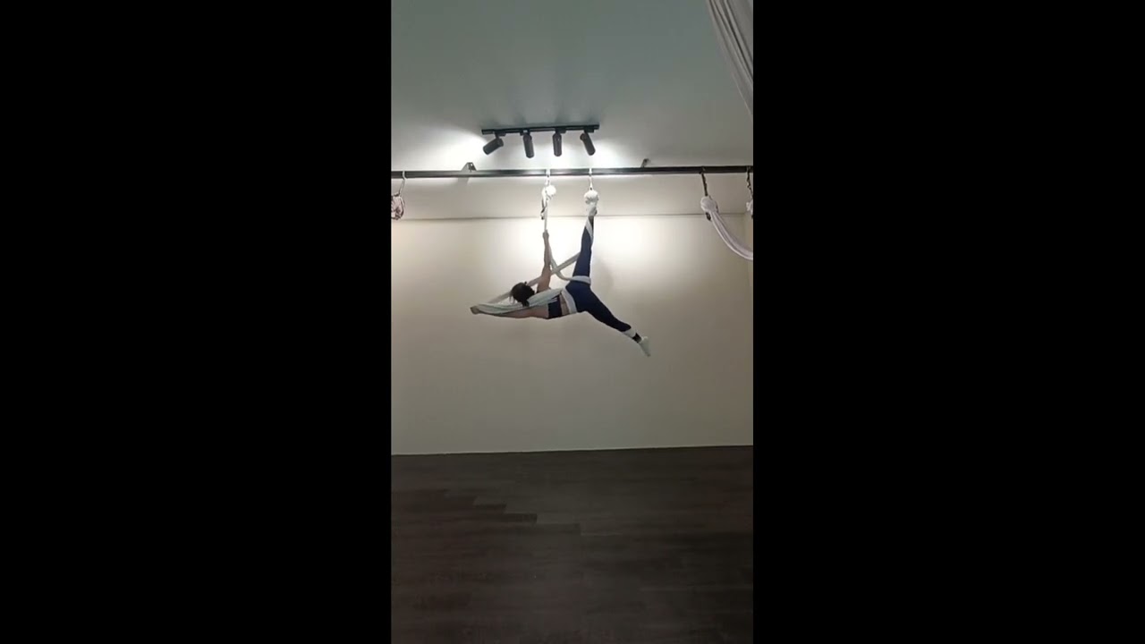 ＃空中瑜伽 ＃瑜伽路上一直在坚持