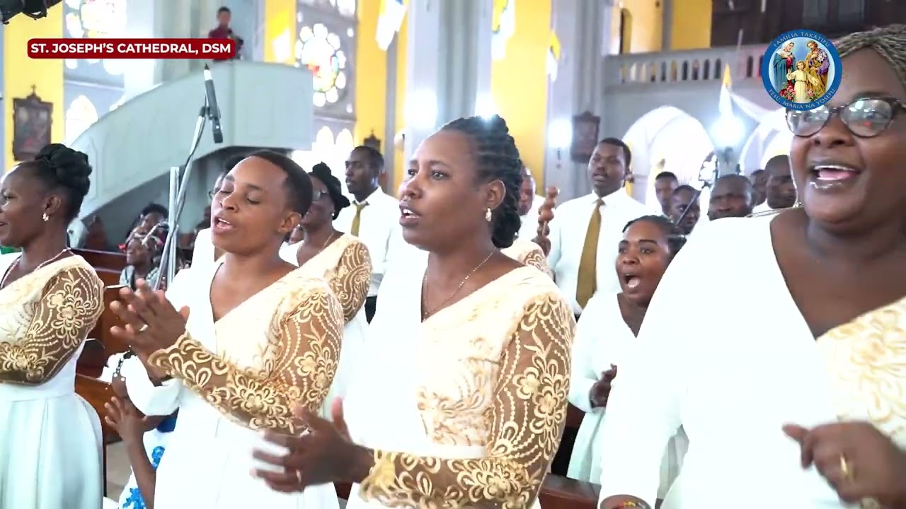 Enyi Watu Wote Furahini Sana - Kwaya ya Familia Takatifu St Joseph Cathedral DSM