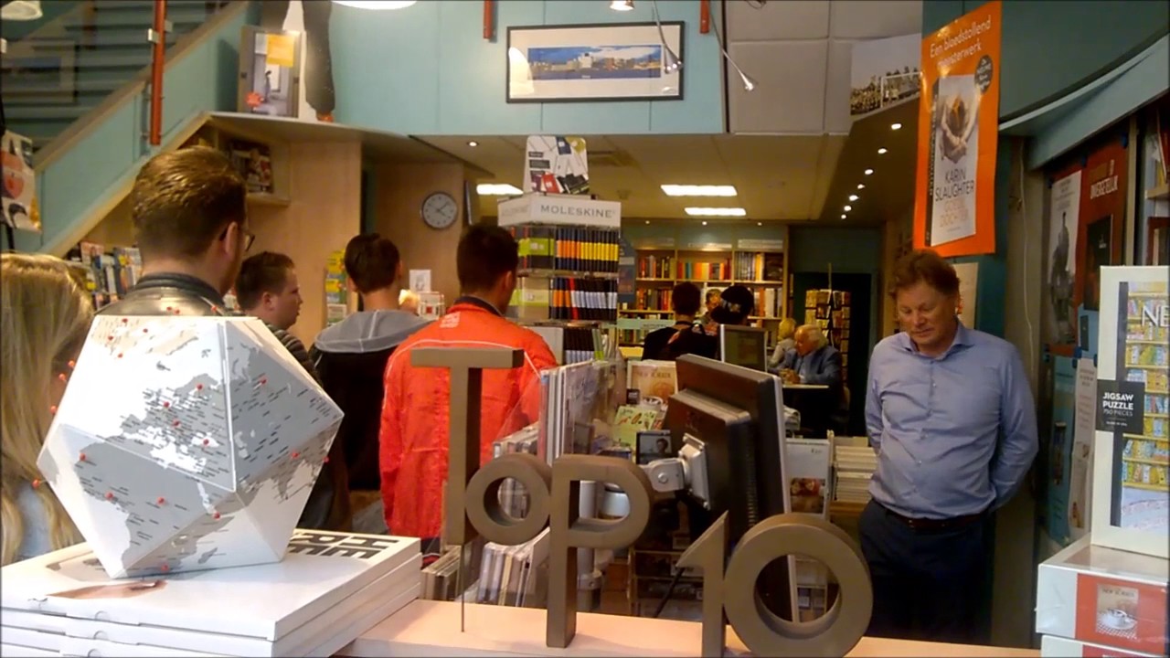 Signeersessie van de boek van Aad van Toor