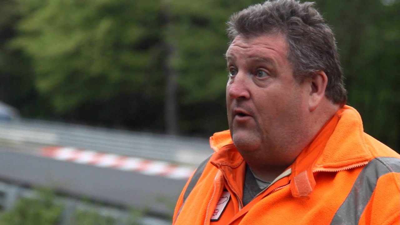Ohne sie läuft gar nichts - die Streckenposten | ADAC Zurich 24h-Rennen