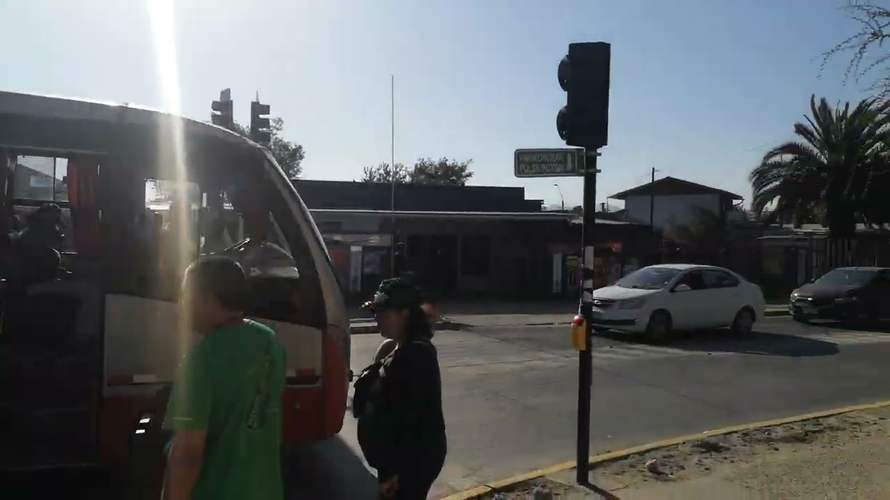 Bus de la empresa fenur línea 116 pasando por la calle Maturana 
