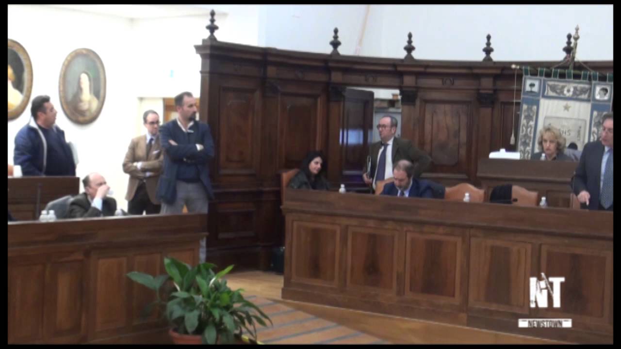 L'Aquila, Consiglio comunale: lite Vittorini-Cialente