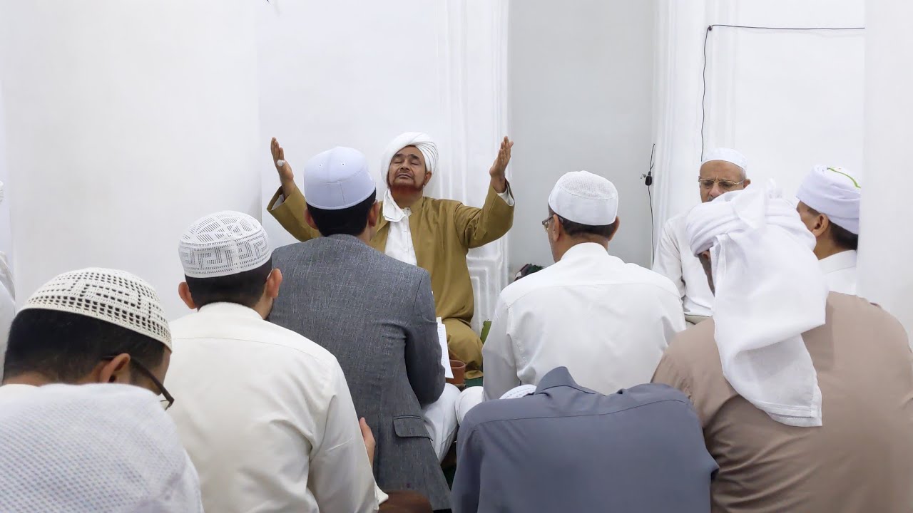 الرب صلى دائما وسلم ألا يالله على المكرم شيء لله_بصوت أبوبكر الخطيب_بحضور الحبيب عمر بن حفيظ.