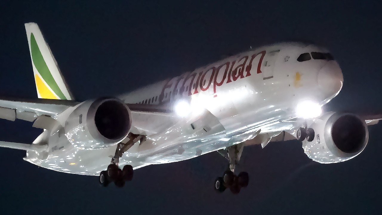 (4k) 10 Incredible Nighttime Landings at Newark Liberty | B787 B777 B757