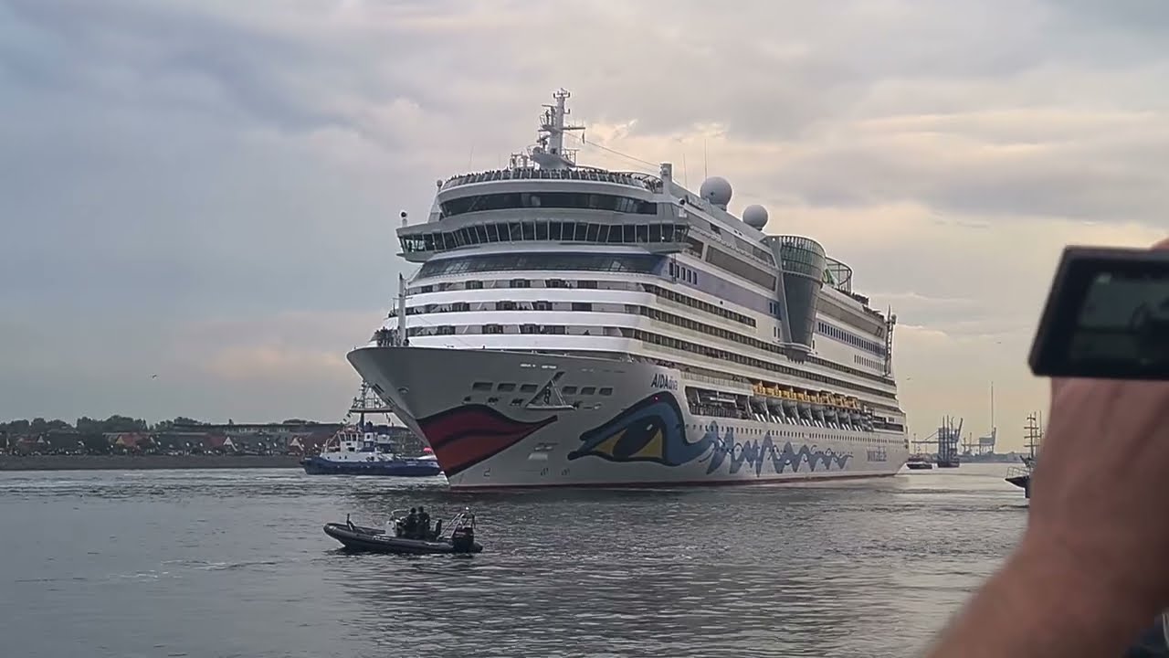 Verabschiedung der #aida  in #rostock  #warnemünde  auf der #Hanse Sail 2023