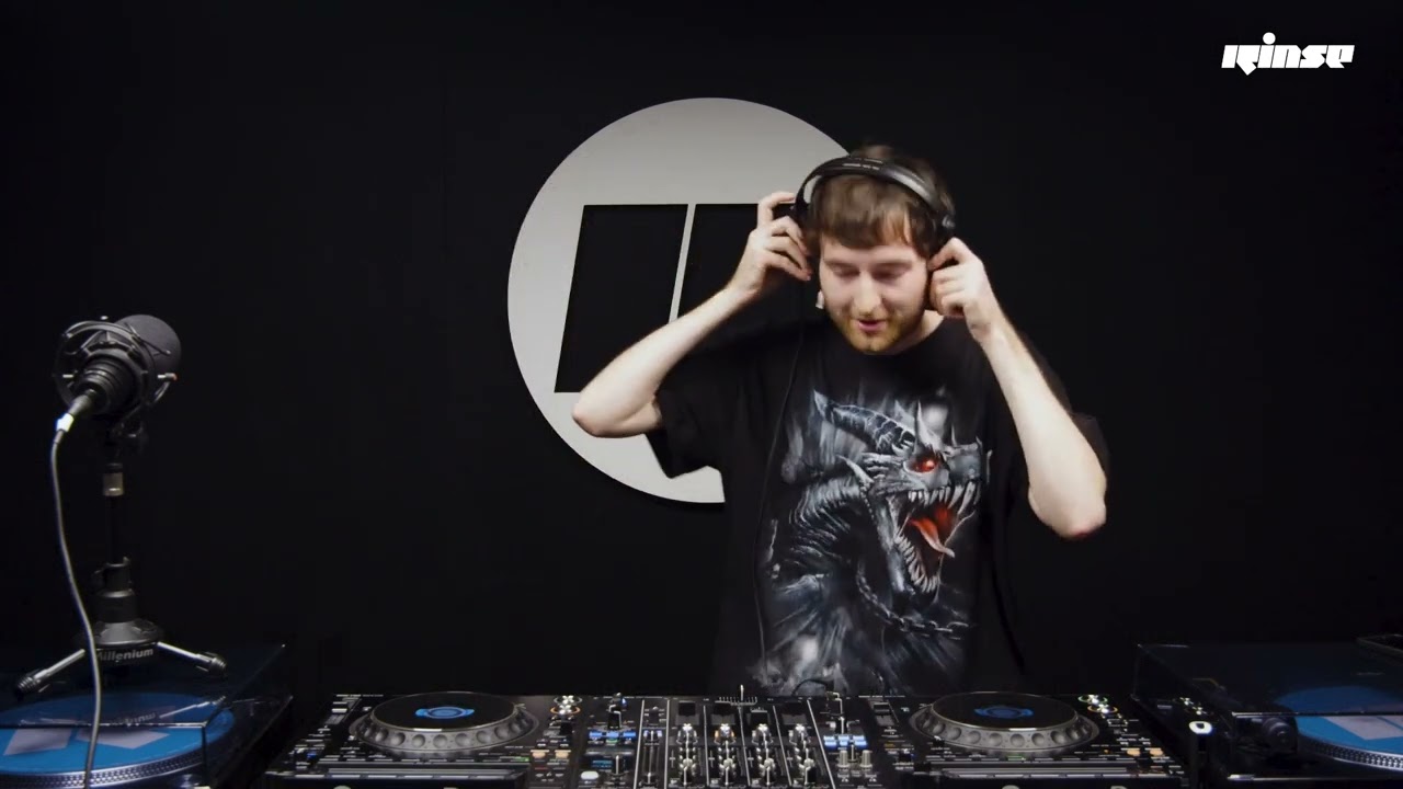 2much & Magnetiic Agency invitent DJ Caline (DJ set) | Rinse France