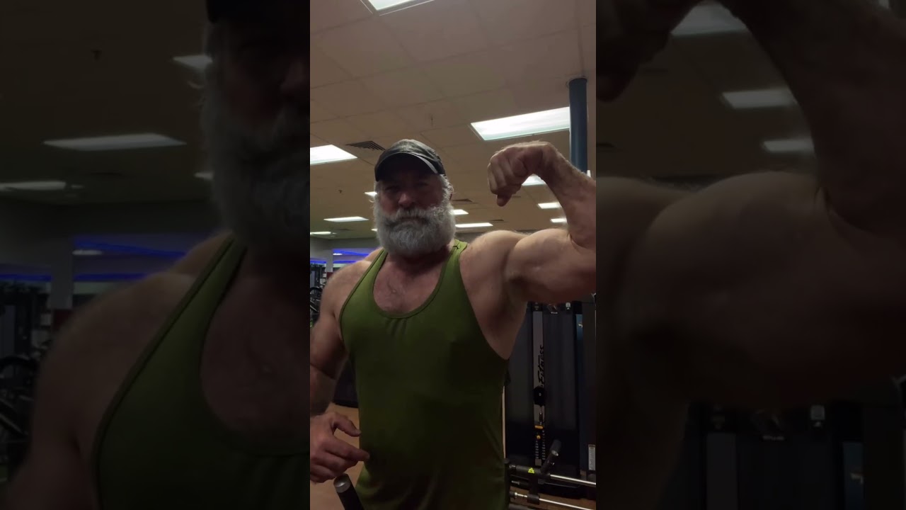 Have you trained like this hairy muscle daddy?