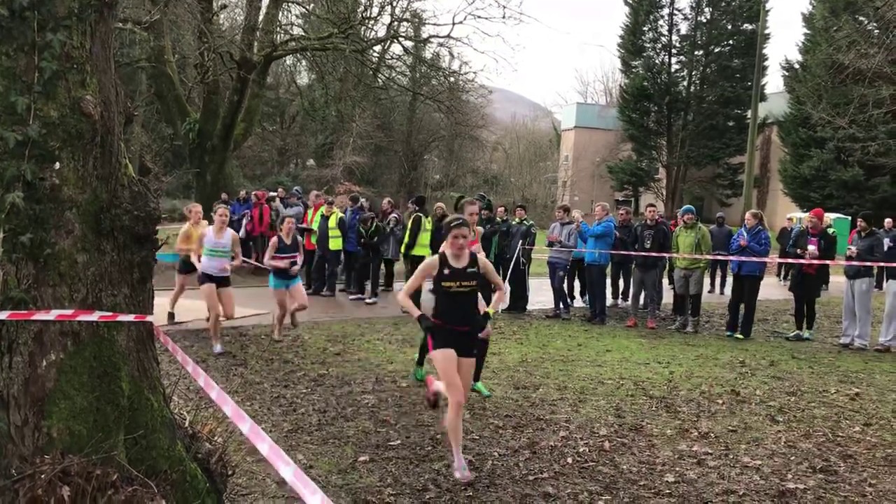 Gwent League XC Pontypool 2018 - Ladies - first bend, all runners.