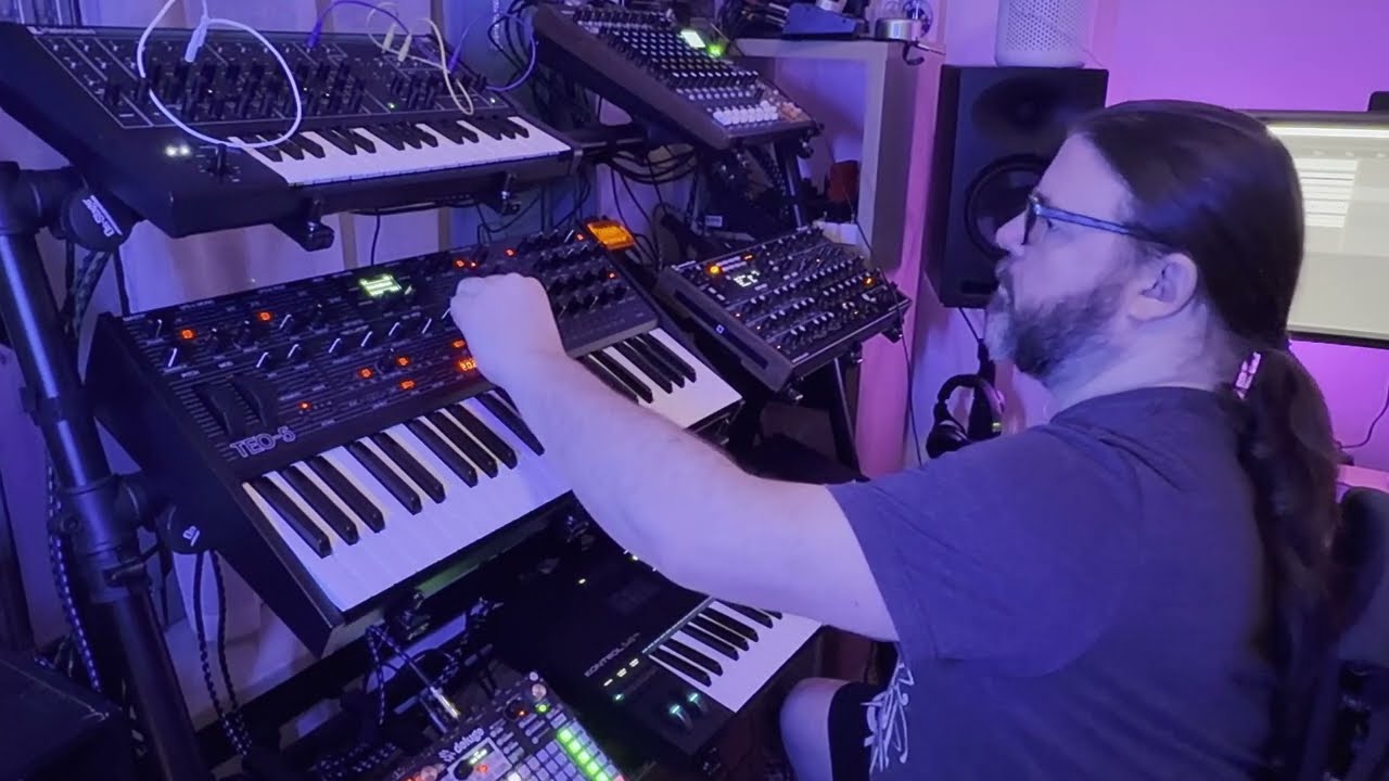 Jamuary 1-7-2026 - Chill spacey music with the TEO-5, PWM Malevolent, and Novation Peak
