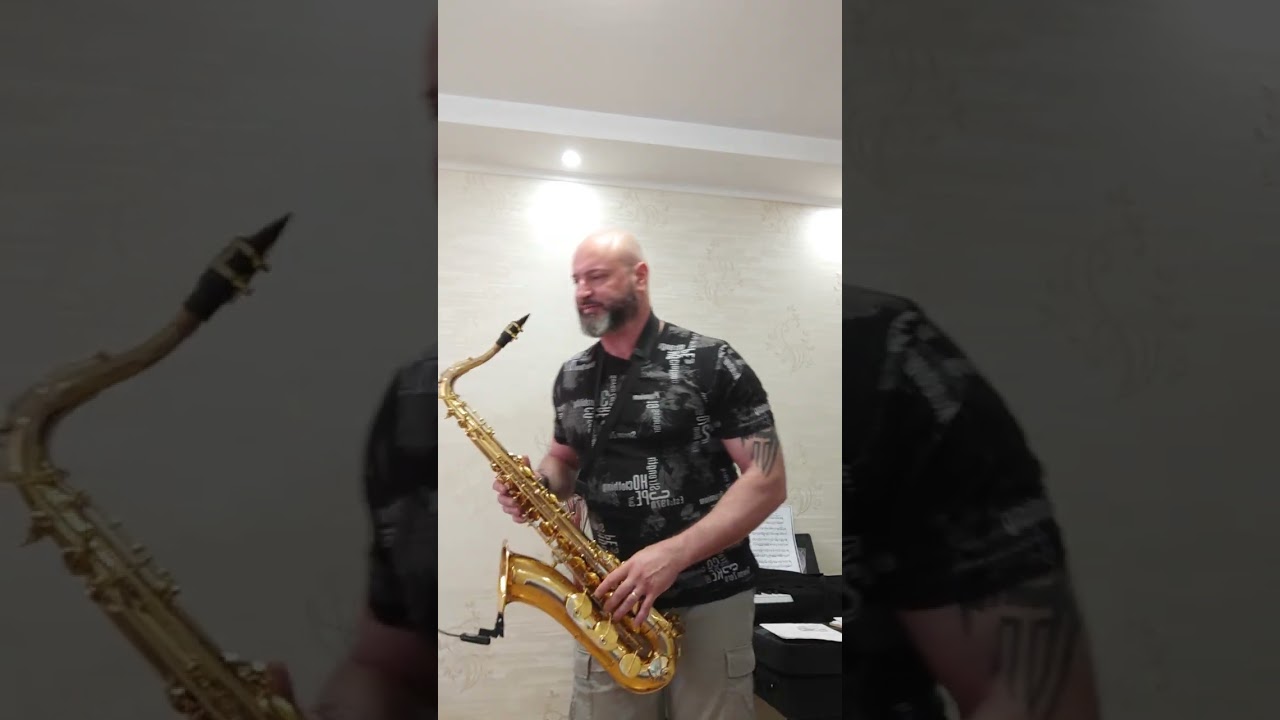 saxophone tenor Roy Benson ts-302