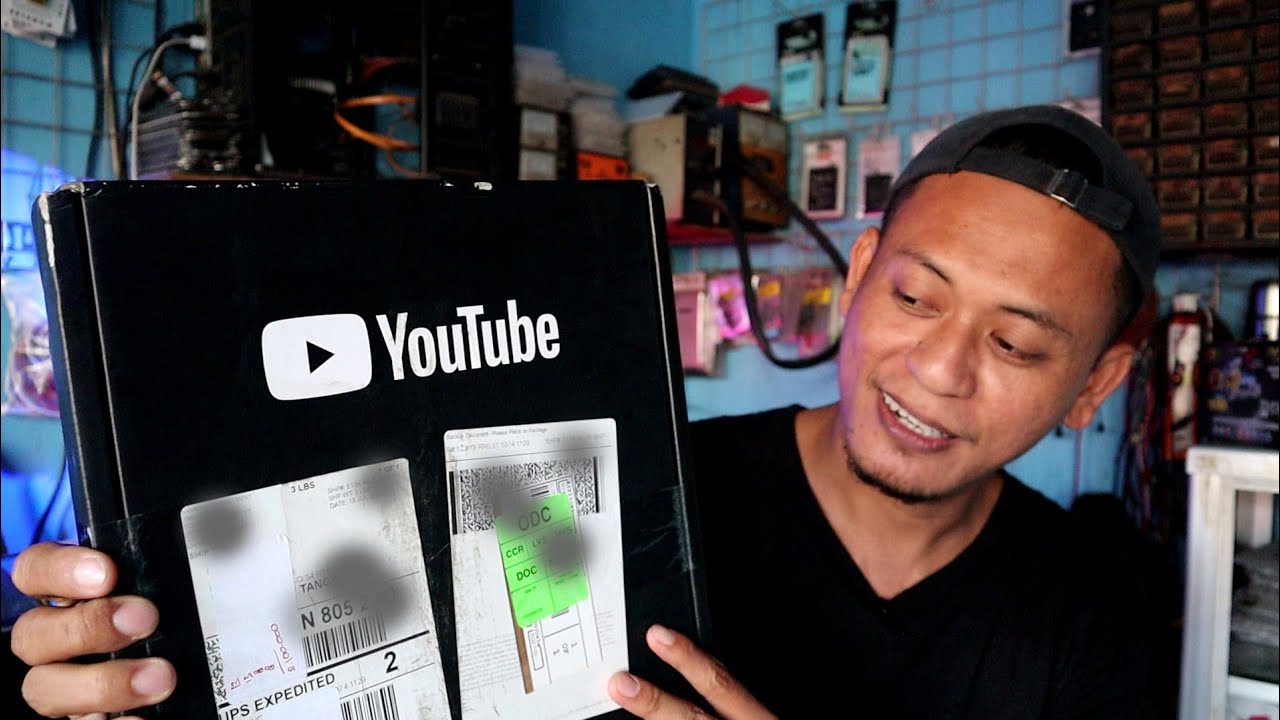 Unboxing Paket dari youtube - Silver Play Button