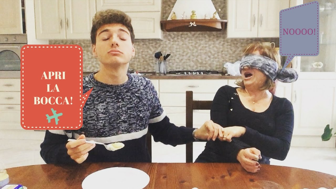 MAMMA MI PICCHIA CON LA CUCCHIAIA! BLINDFOLD CHALLENGE