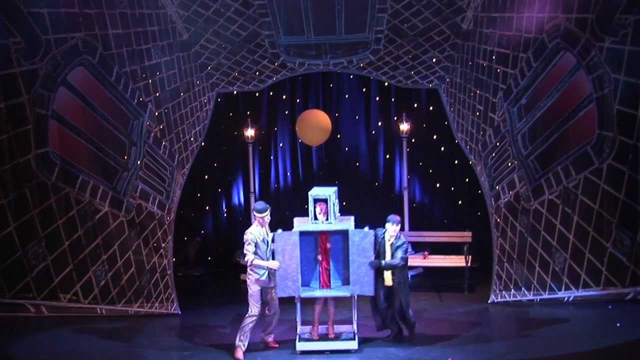 Sos & Victoria Petrosyan 80. Programm Balloon in Circus Roncalli´s Apollo Variete Variety