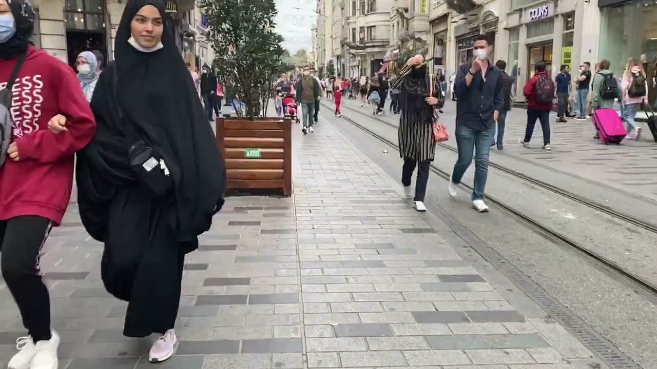 Beautiful Call to prayer (Azaan) Istanbul, Turkey - Taksim Square Beyoglu - Kuloglu